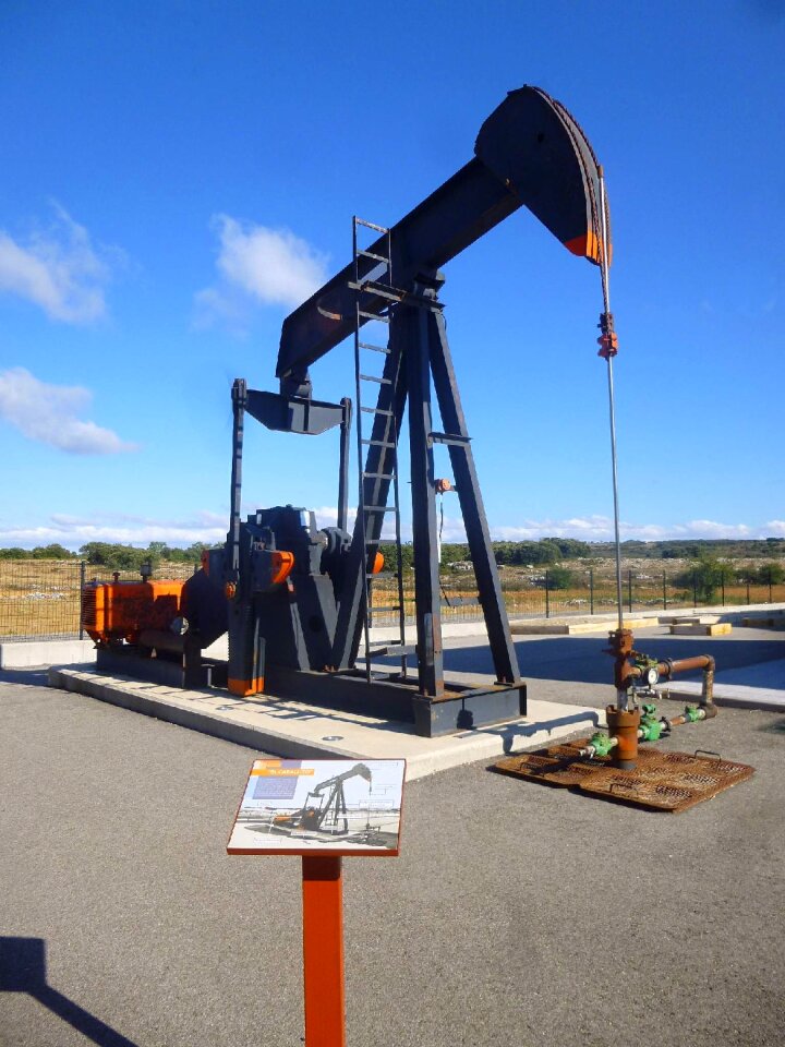 Fossil fuel oil gasoline