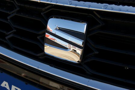 Seat auto emblem