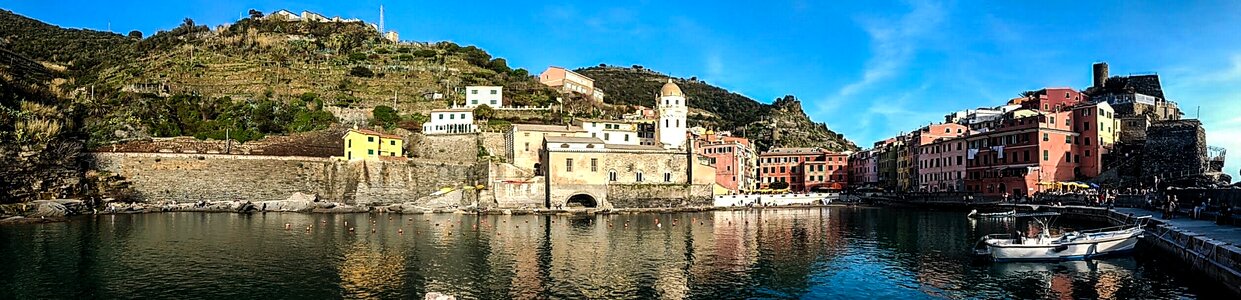 City sea vernazza