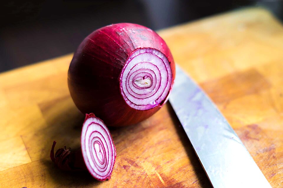 Red onion onion cut