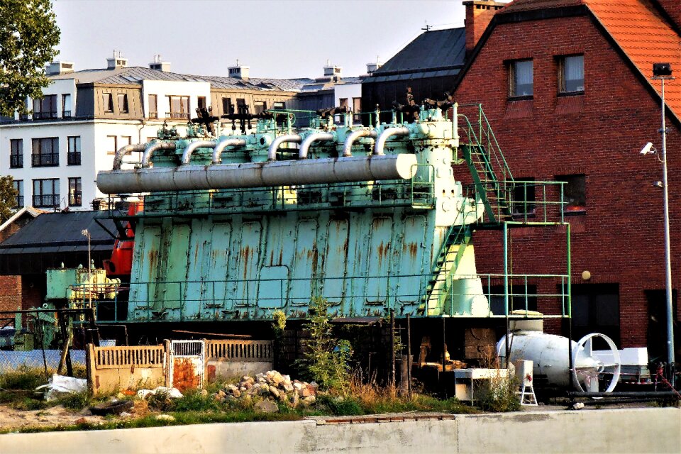 Horizontal no person engine