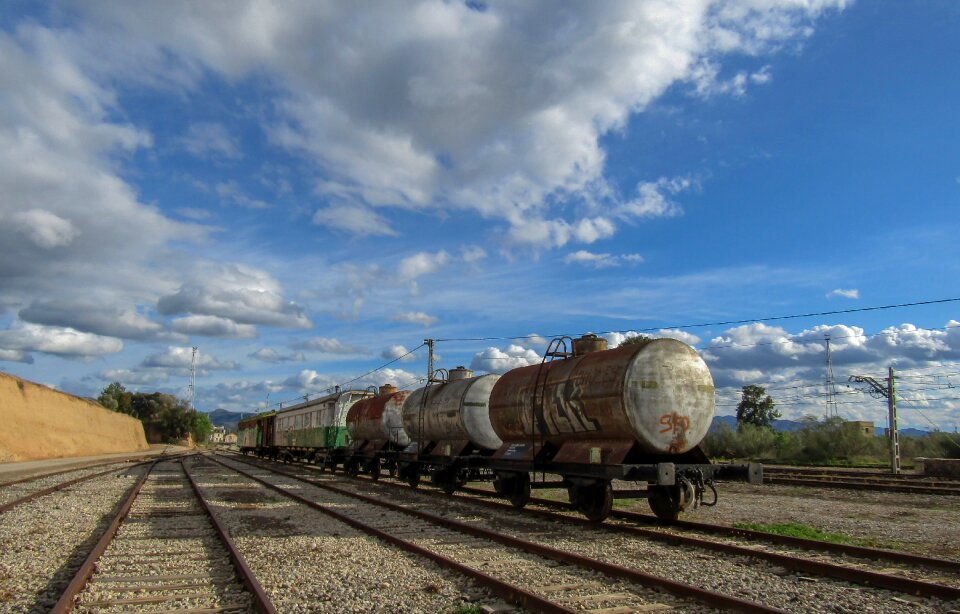 To train train transport