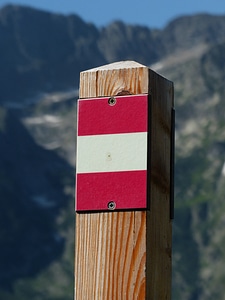 Signpost mark red