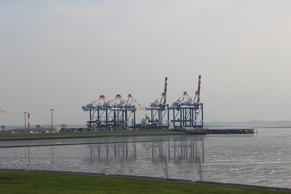 Water container bridge cargo bremerhaven germany water