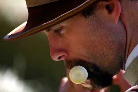 Man lid outdoors