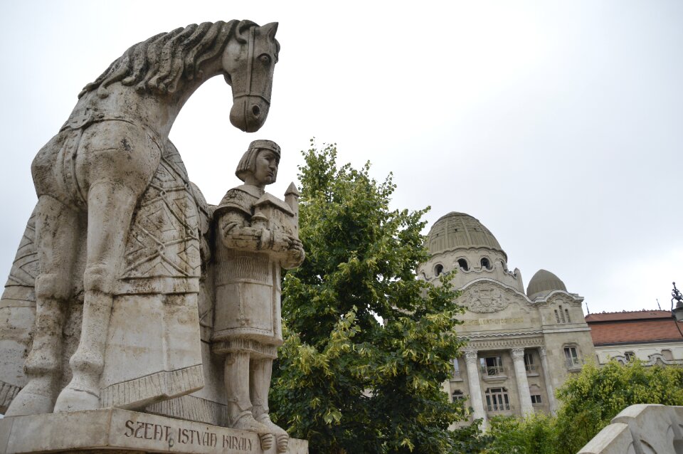 Travel sculpture monument