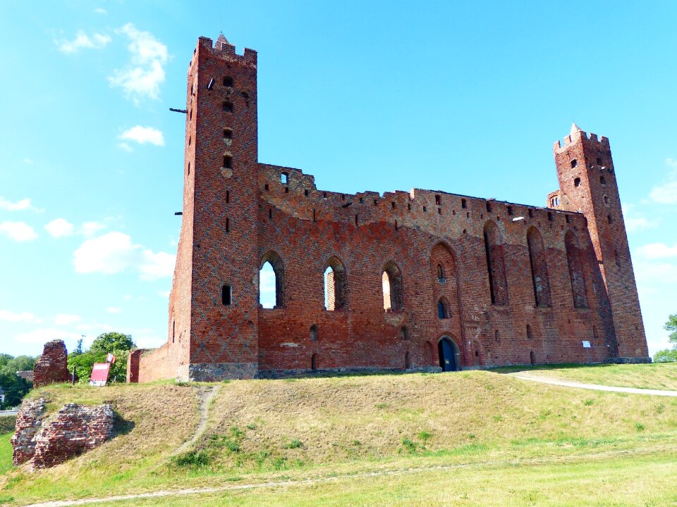 The palace travel castle