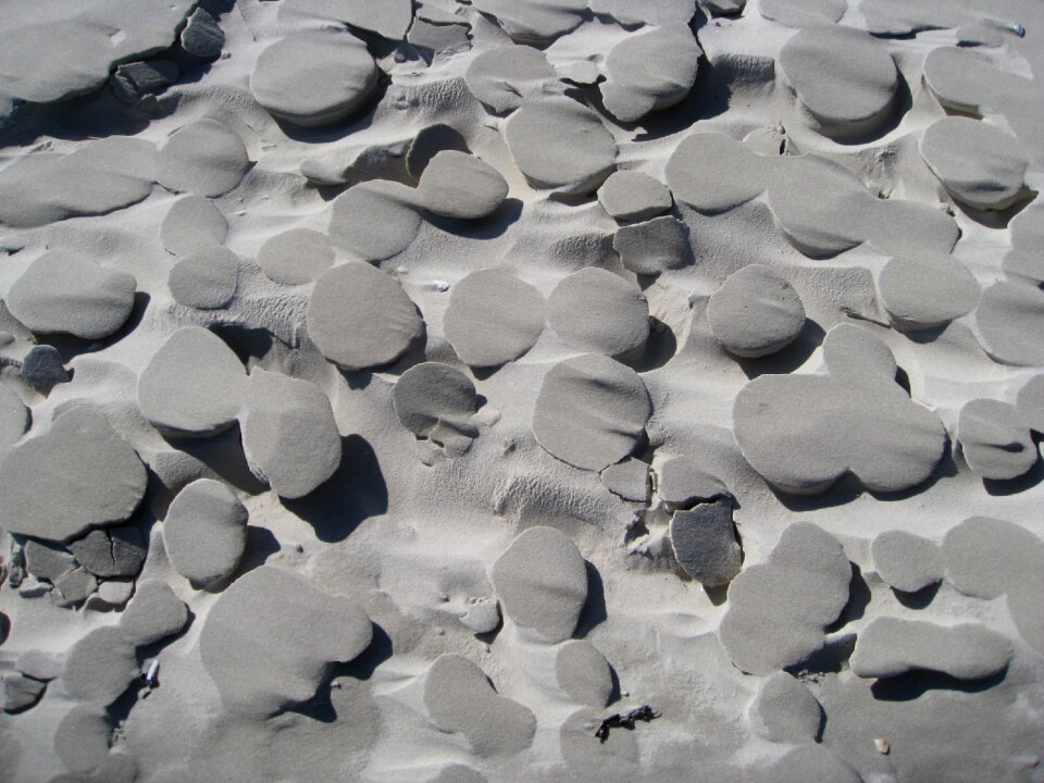 Surface sand wind