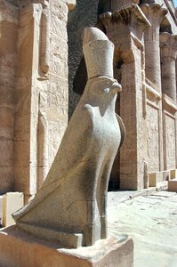 Statue horus divinity