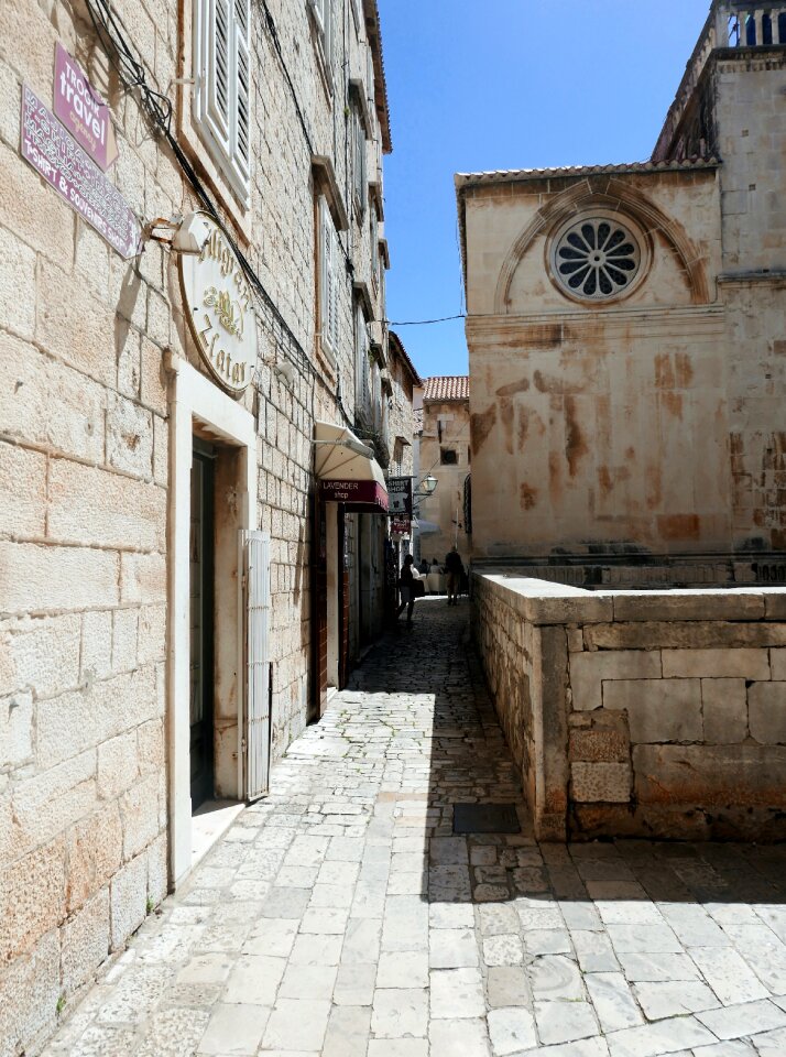 Alley gothic old