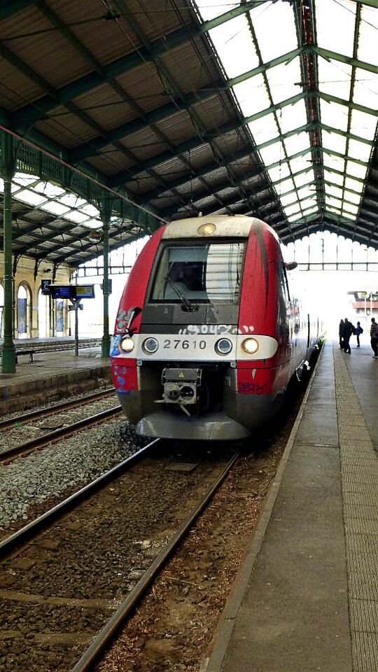 Rail transport engine