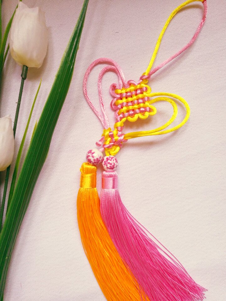 Color chinese knot