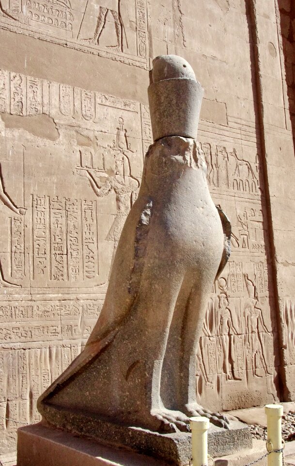 Statue amputee horus