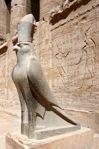 Statue horus divinity photo