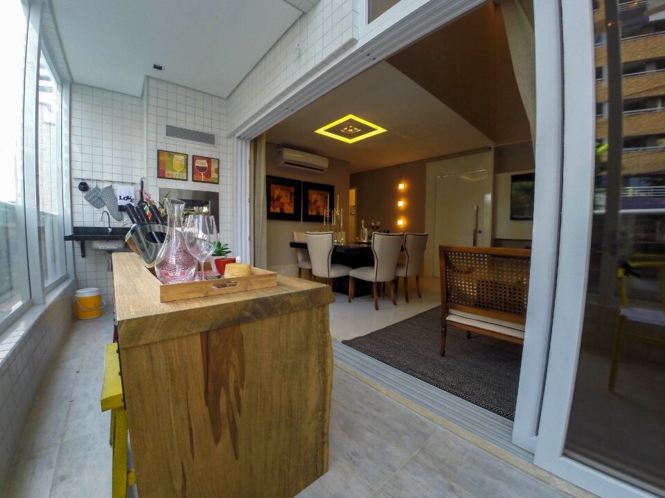 Indoors trading floor counter