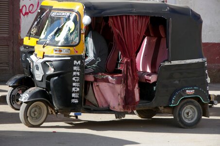 Tuk-tuk transport drive