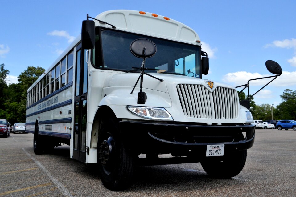 White vehicle transportation system