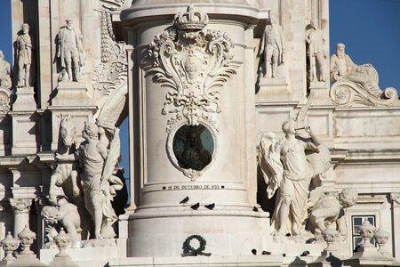 Human marble lisbon