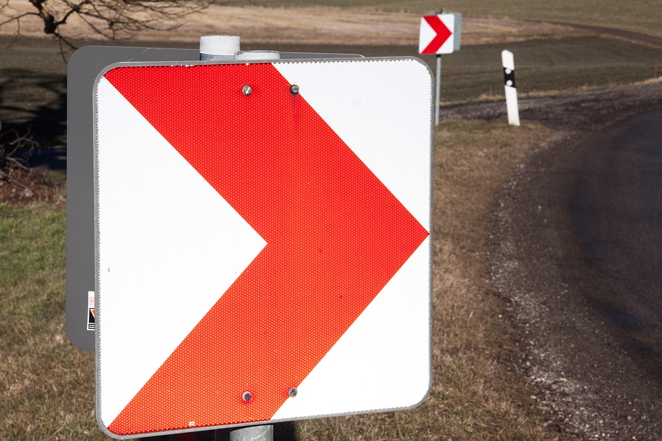 Risk traffic sign arrows