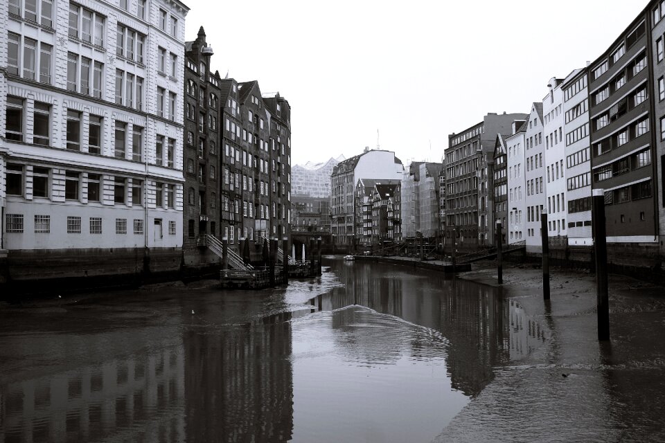 Reflection horizontal hamburg