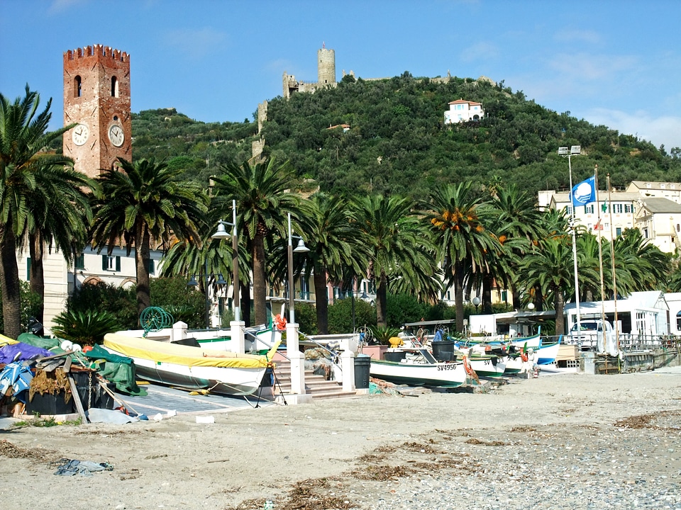 Beach boats castle photo