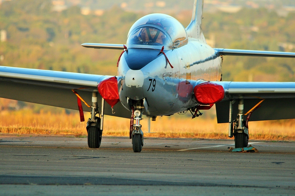 Fighter jet fixed wing