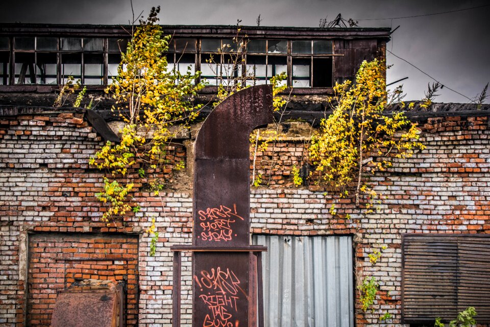 Wall architecture building