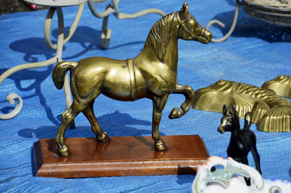Horse horses statue