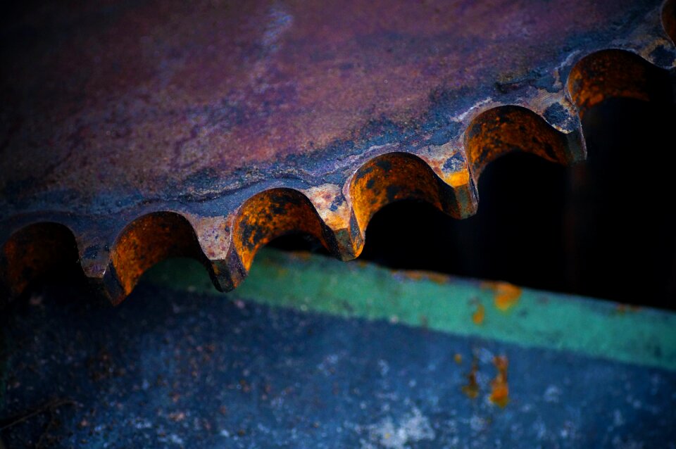 Metal machine drive