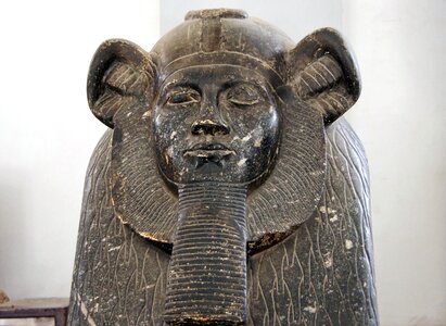 Statue sphynx pharaoh photo