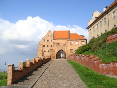 The palace travel building