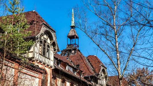 Tower roof break up