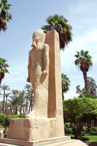 Pharaoh sculpture statue