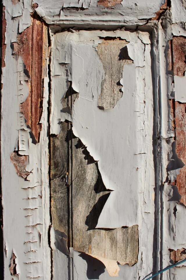Architecture broken peeling