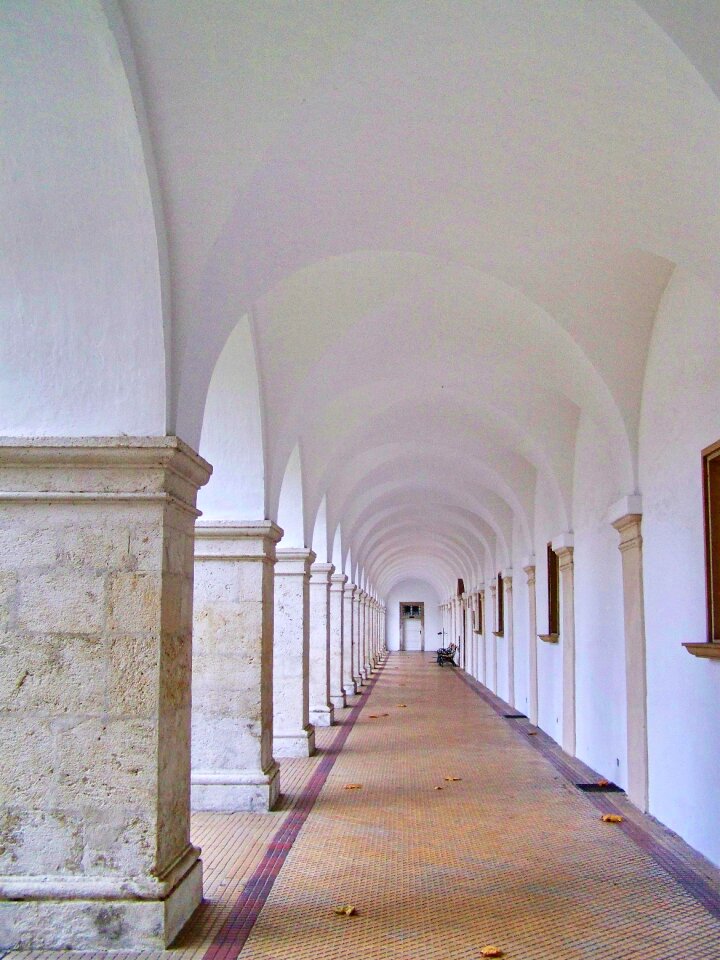 Corridor arches Free photos