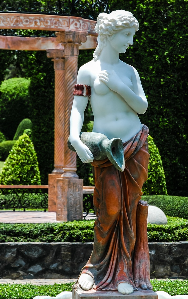Statue beautiful woman park