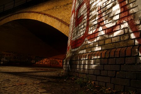 Graffiti spray night