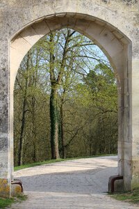 Travel tree door