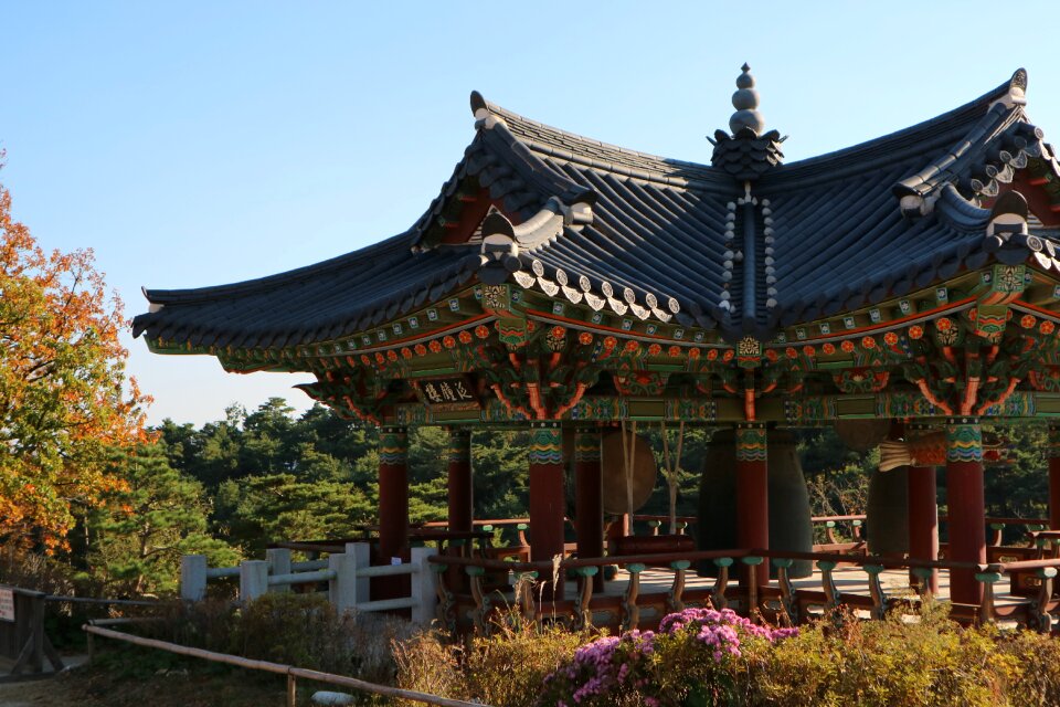 Top travel structure