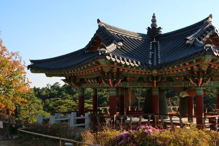 Top travel structure