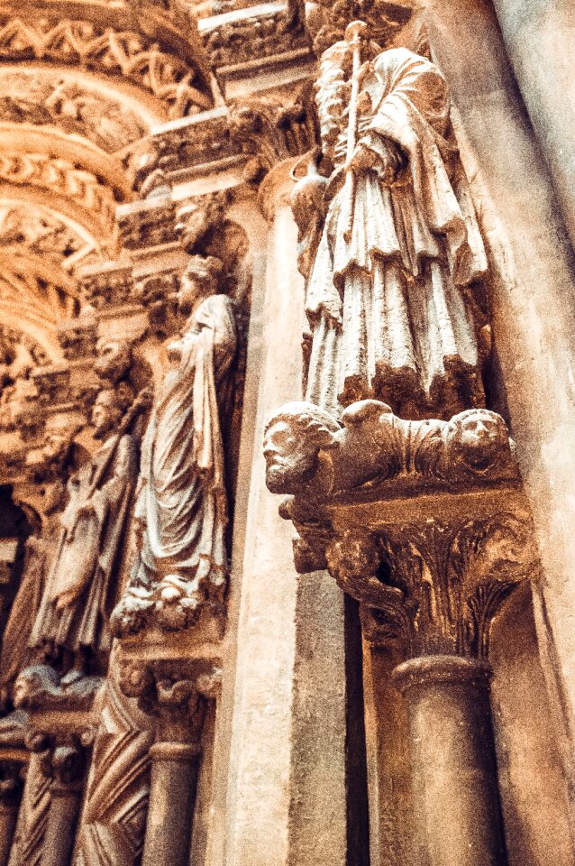 Statue monument architecture
