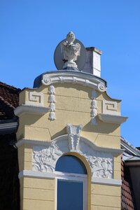Building tower house