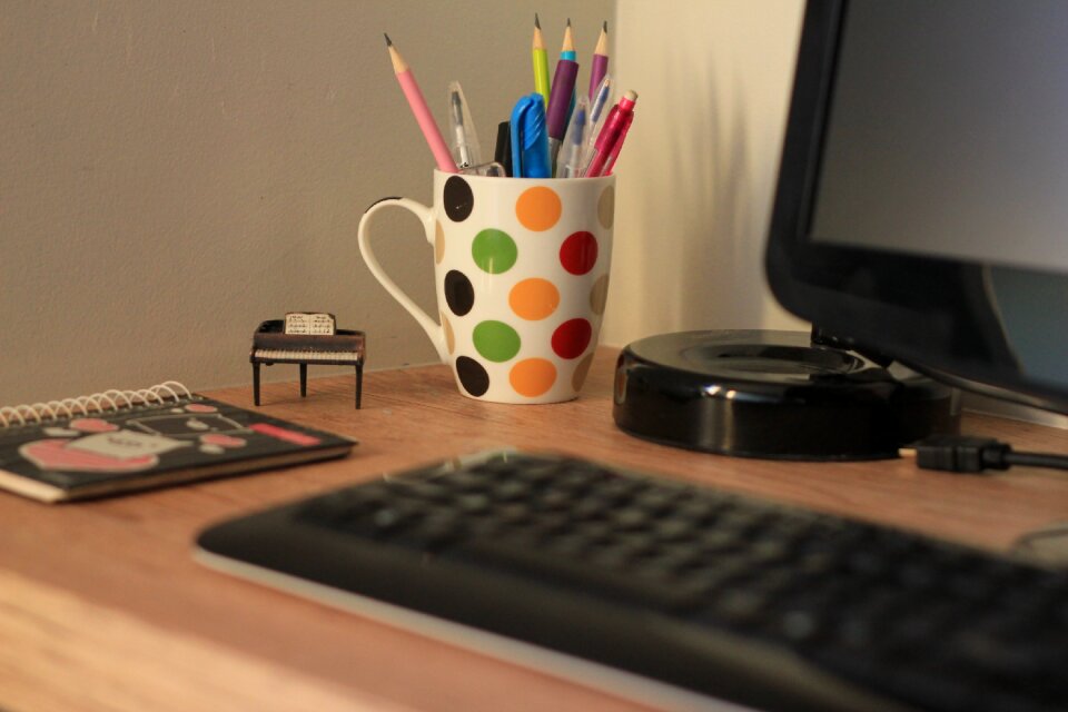 Electronic keyboard internet desk
