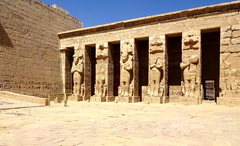Temple medinet-habu colonnade photo