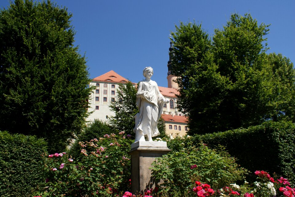 Statue architecture park
