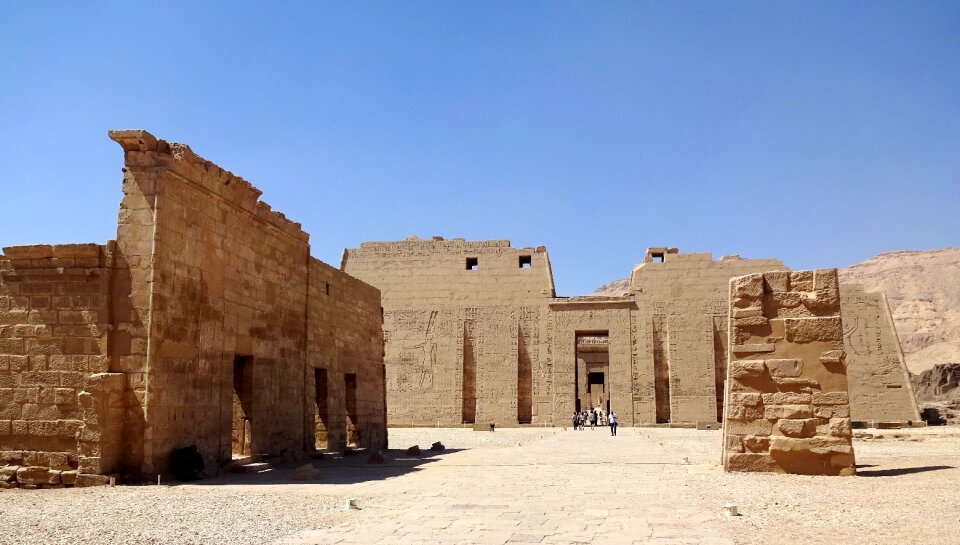 Temple medinet-habu tower photo