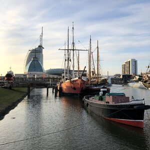 Port sail sailing vessel