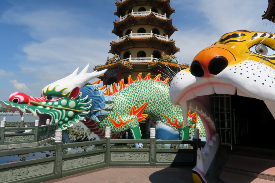 Dragon tiger sculpture