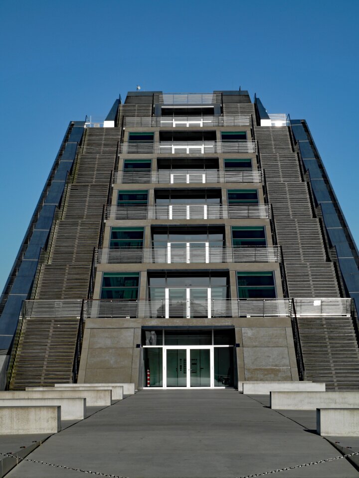Building facade glass