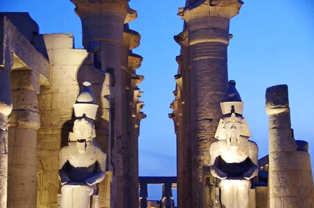 Colonnades statues ramses photo